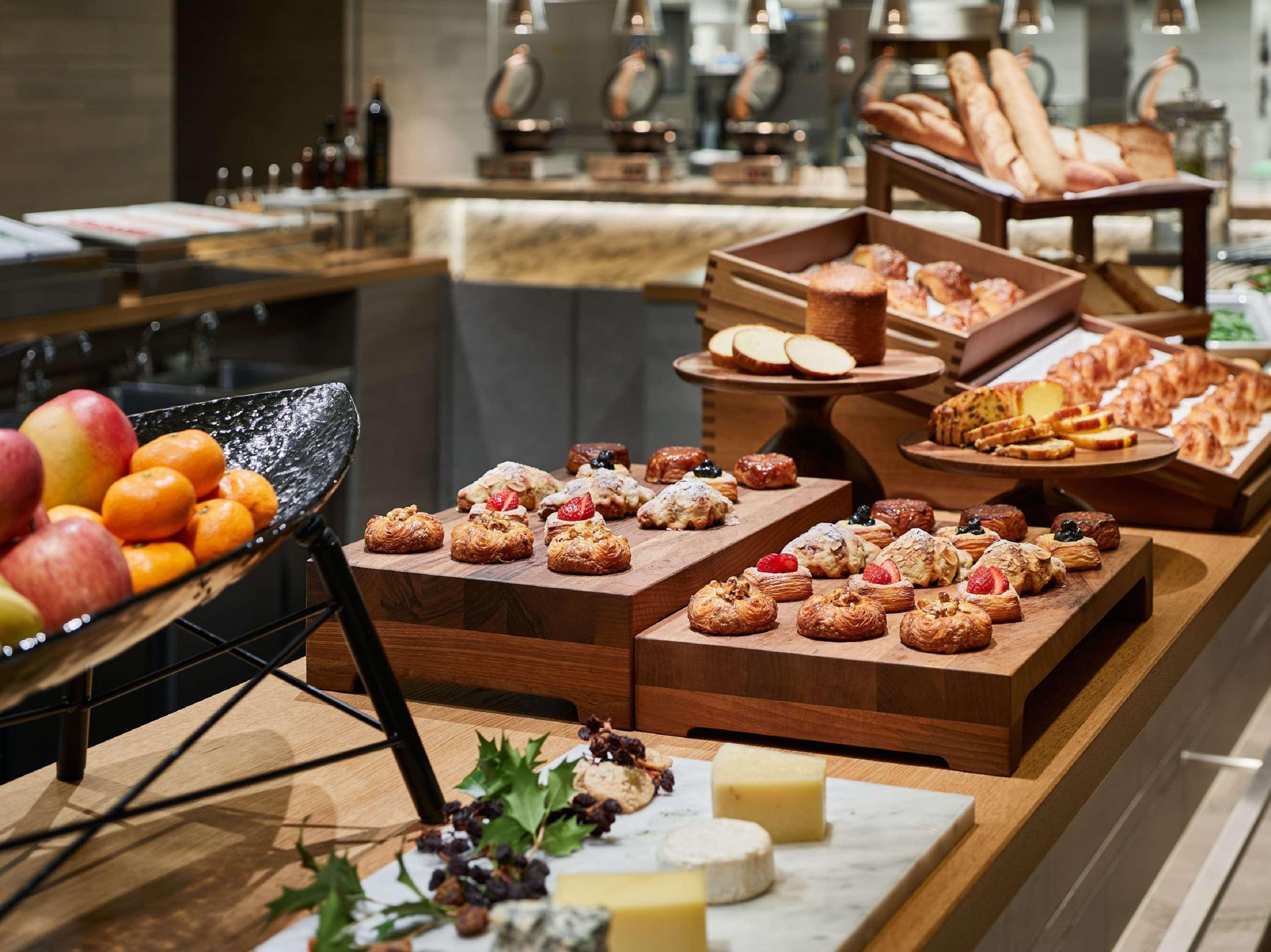 The Thousand Kjóto Exteriér fotografie A buffet at a hotel
