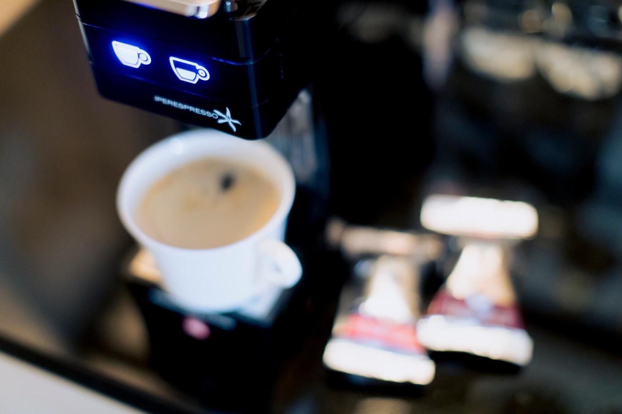 The Thousand Kjóto Exteriér fotografie A Nespresso machine